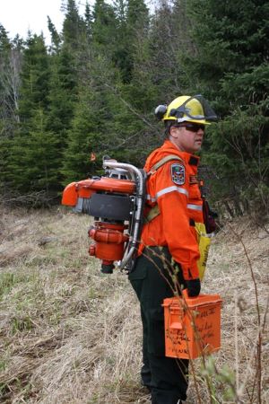 Test_equipment 2_0 Crewmember with Pump and toolbox